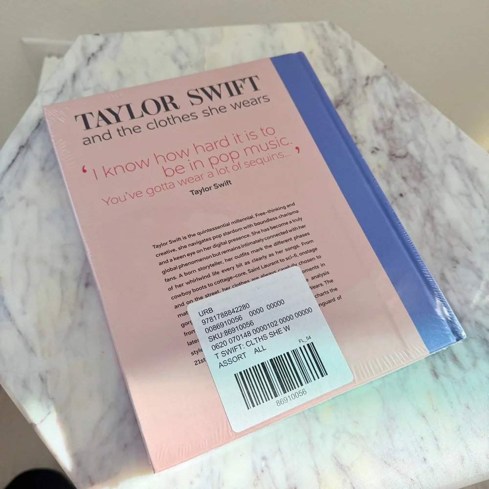 ⭐️ Taylor Swift and the Clothes She Wears Hardcover Book